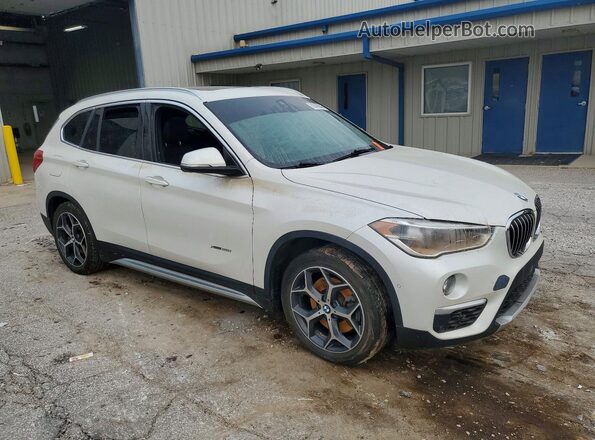 WBXHT3C39H5F86364 2017 BMW X1 Белый Передняя правая четверть