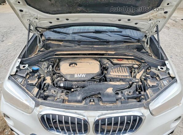 WBXHT3C39H5F86364 2017 BMW X1 Белый Вид задней части салона