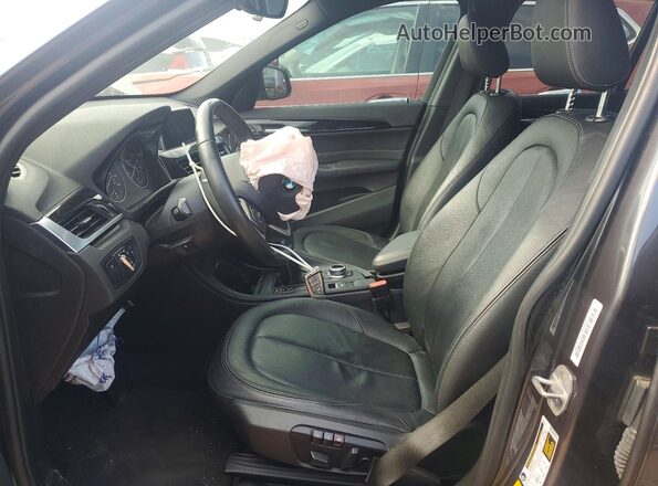 WBXHT3C39J5K22934 2018 BMW X1 Серый Вид салона спереди