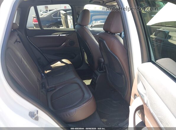 WBXHT3C3XG5F65571 2016 BMW X1 White VIN sticker view
