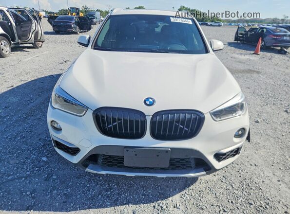 WBXHT3C3XH5F72182 2017 BMW X1 White Widok z przodu