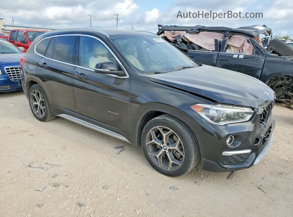 WBXHT3C3XH5F85076 2017 BMW X1 Черный Передняя правая четверть