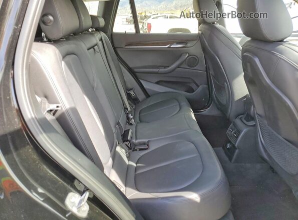 WBXHT3C3XJ5L24548 2018 BMW X1 Black Vista de los asientos traseros