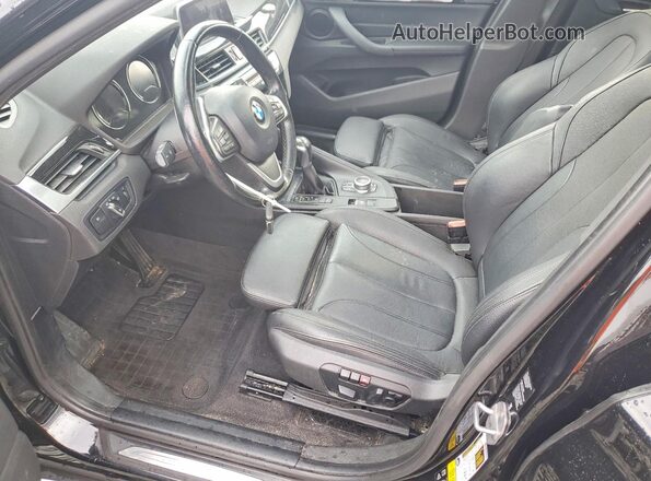 WBXHT3C3XJ5L30544 2018 BMW X1 Черный Вид салона спереди