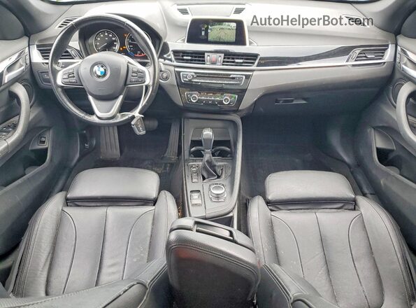 WBXHT3C3XJ5L30544 2018 BMW X1 Черный Вид панели приборов