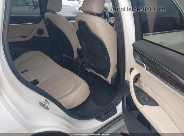 WBXHT3C52K3H35153 2019 BMW X1 White Vista de la etiqueta del VIN