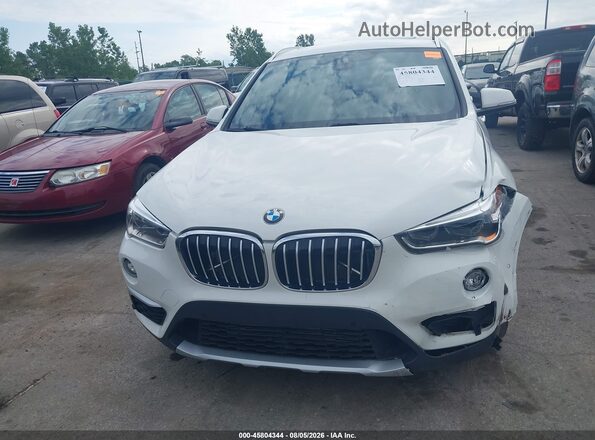 WBXHT3C52K3H35153 2019 BMW X1 White Vista interior trasera
