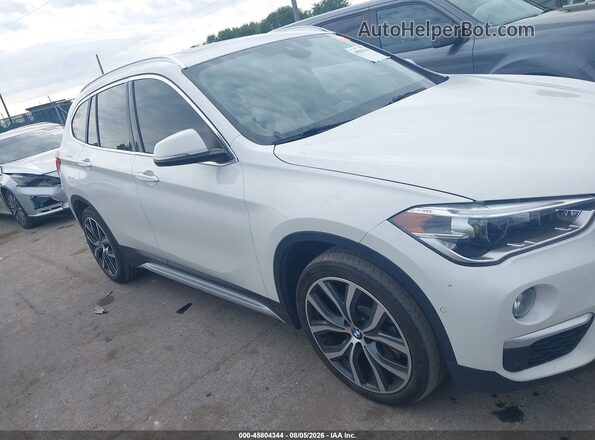 WBXHT3C52K3H35153 2019 BMW X1 White Vista interior de 360 grados