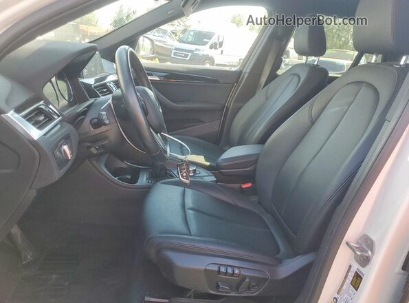 WBXHT3C54K5L89219 2019 BMW X1 Белый Вид салона спереди
