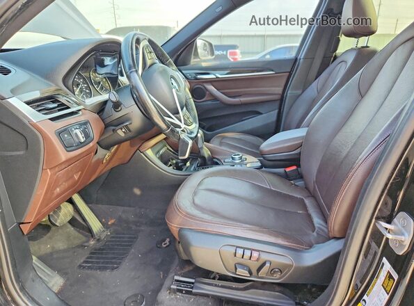 WBXHT3Z30H4A53655 2017 BMW X1 Черный Вид салона спереди