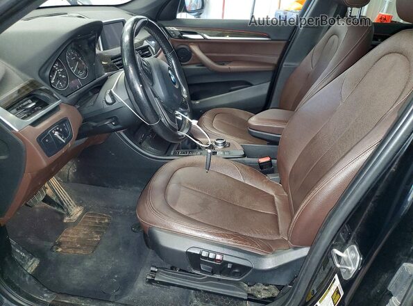 WBXHT3Z35H4A52386 2017 BMW X1 Черный Вид салона спереди