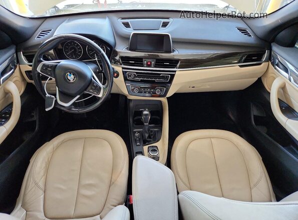 WBXHT3Z35H4A53635 2017 BMW X1 White Widok wnętrza 360 stopni