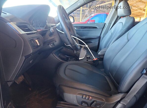 WBXHT3Z36H4A65129 2017 BMW X1 Gray Vista interior delantera