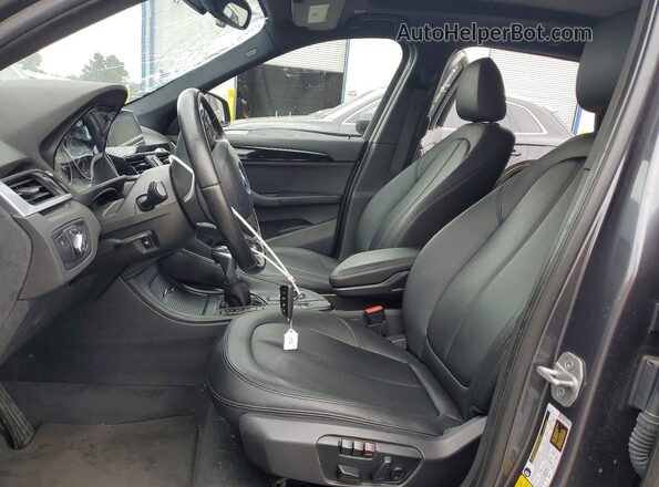 WBXHT3Z36J4A66366 2018 BMW X1 Gray წინა სალონის ხედი