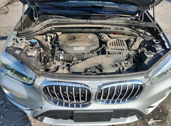 WBXHT3Z39H4A53797 2017 BMW X1 Silver ძრავის განყოფილების ხედი