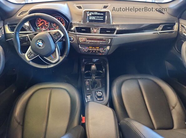 WBXHT3Z39H4A65397 2017 BMW X1 Gray Вид панелі приладів