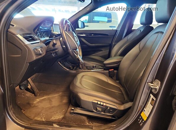 WBXHT3Z39H4A65397 2017 BMW X1 Gray Вид салону спереду
