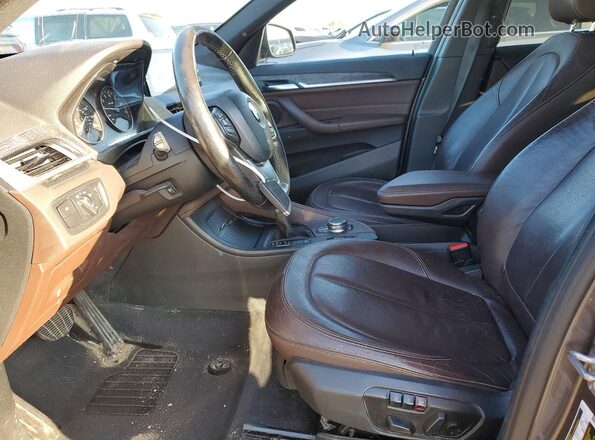 WBXHT3Z3XH4A65618 2017 BMW X1 Gray Front interior view