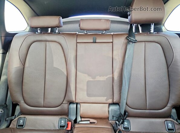 WBXHU7C32J5H45915 2018 BMW X1 White Հետևի նստատեղերի տեսք