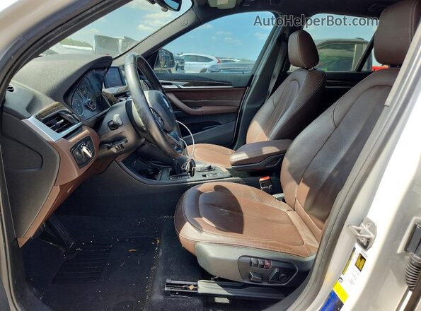 WBXHU7C32J5H45915 2018 BMW X1 White Սալոնի դիմացի տեսք