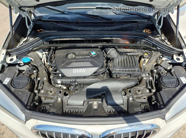 WBXHU7C32J5H45915 2018 BMW X1 White Շարժիչի բաժամունքի տեսք