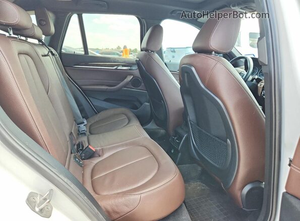 WBXHU7C32J5H45915 2018 BMW X1 White Սալոնի հետևի տեսք