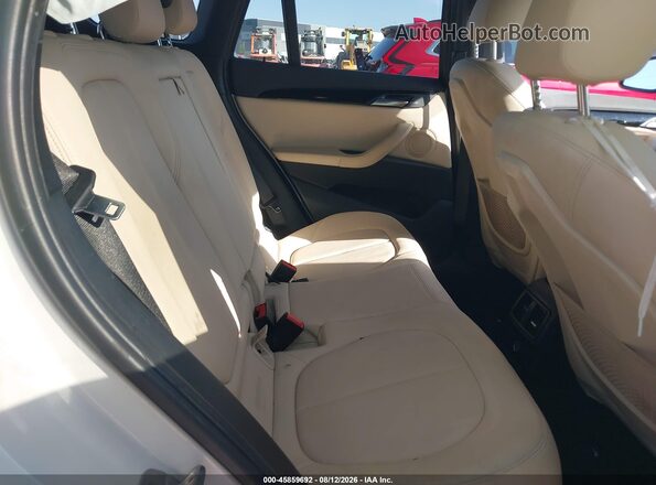 WBXHU7C33J5H39783 2018 BMW X1 White Vista de la etiqueta del VIN