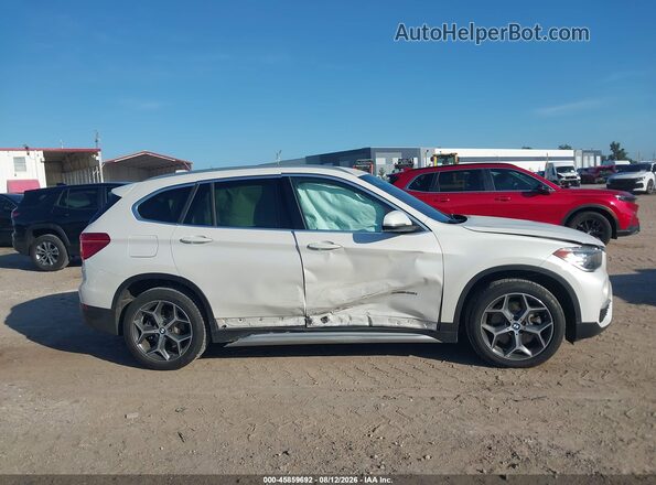 WBXHU7C33J5H39783 2018 BMW X1 White Vista interior trasera