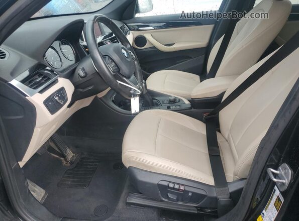 WBXHU7C33J5L05862 2018 BMW X1 Black წინა სალონის ხედი