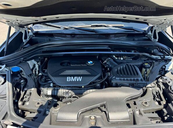 WBXHU7C33J5L09376 2018 BMW X1 White Widok zestawu wskaźników