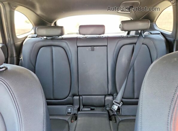 WBXHU7C34J5H40666 2018 BMW X1 Black Widok tylnych siedzeń