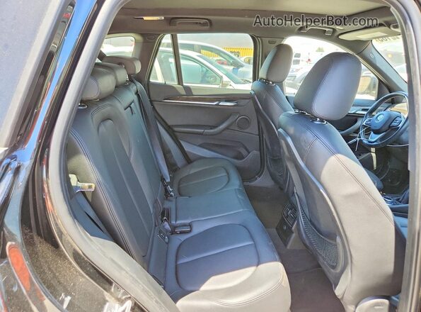 WBXHU7C34J5H40666 2018 BMW X1 Black Widok wnętrza z tyłu