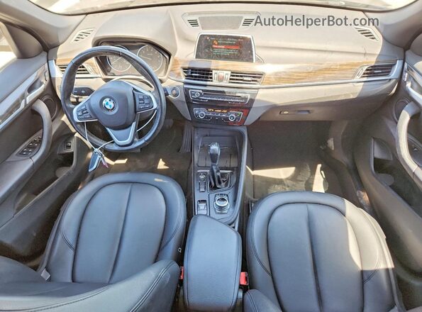 WBXHU7C34J5H40666 2018 BMW X1 Black Widok deski rozdzielczej