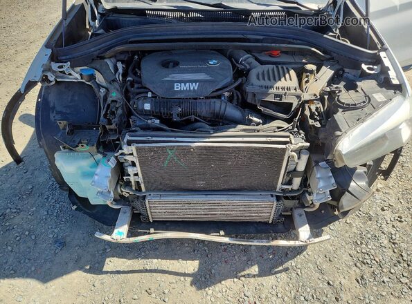 WBXHU7C35J5L08889 2018 BMW X1 White Вид підкапотного простору