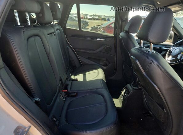 WBXHU7C35J5L08889 2018 BMW X1 White Вид задньої частини салону