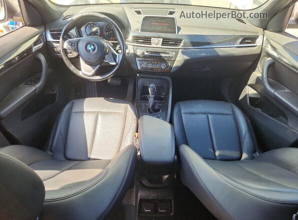 WBXHU7C35J5L08889 2018 BMW X1 White Вид панелі приладів