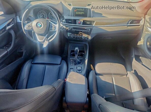 WBXHU7C37H5H36864 2017 BMW X1 Gray Dashboard view