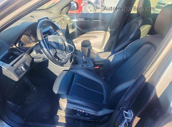 WBXHU7C37H5H36864 2017 BMW X1 Gray Front interior view