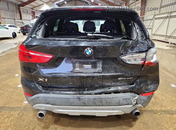 WBXHU7C37J5L06299 2018 BMW X1 Black Вид ззаду