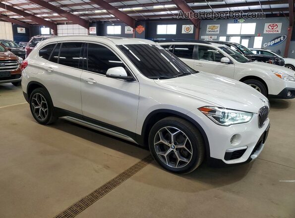 WBXHU7C37J5L09073 2018 BMW X1 White Front right