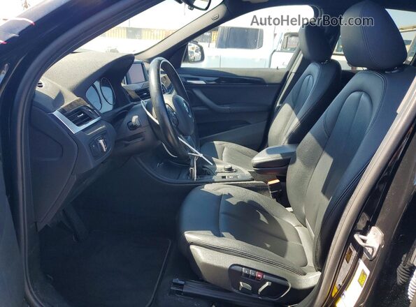 WBXHU7C38J3H42447 2018 BMW X1 Black Вид салону спереду