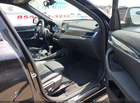 WBXHU7C39J5L05770 2018 BMW X1 Black Вид салону спереду