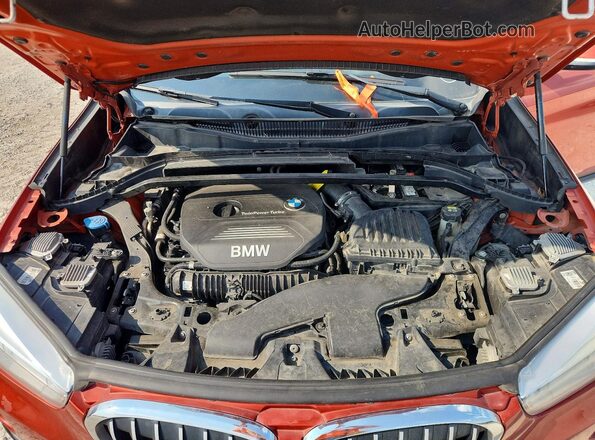 WBXHU7C3XJ5H45516 2018 BMW X1 Red Вид підкапотного простору