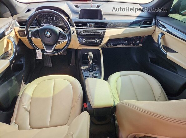 WBXHU7C3XJ5H45516 2018 BMW X1 Red Вид панелі приладів