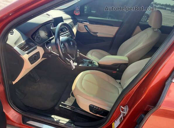 WBXHU7C3XJ5H45516 2018 BMW X1 Red Вид салону спереду