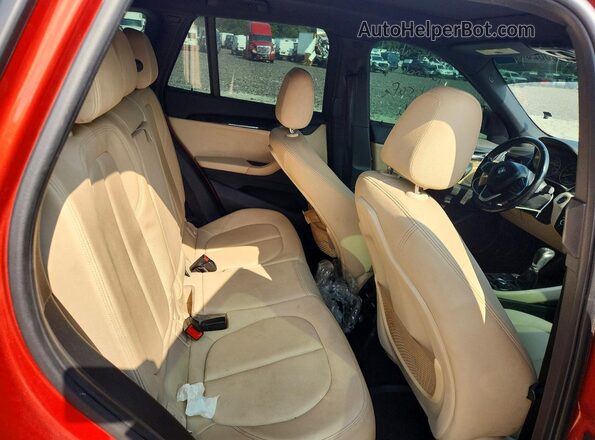 WBXHU7C3XJ5H45516 2018 BMW X1 Red Вид задньої частини салону