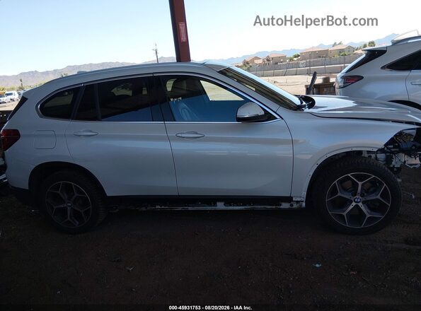 WBXHU7C51K5N23043 2019 BMW X1 White Սալոնի 360 աստիճան տեսք