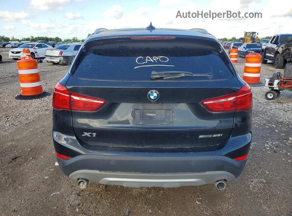 WBXHU7C52K5L10618 2019 BMW X1 Black Vista interior delantera