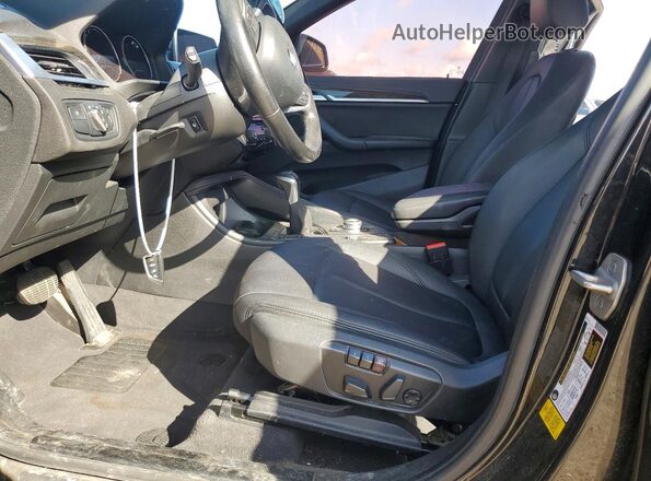 WBXHU7C52K5L10618 2019 BMW X1 Black Vista del salpicadero