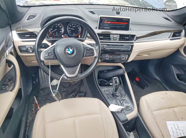WBXJG7C00M5T71465 2021 BMW X1 Blue Առջևի վահանակի տեսք